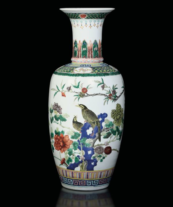 Vaso in porcellana Famiglia Rosa raffigurante scena paesaggistica con uccelli e motivi floreali, Dinastia Qing, XIX secolo
