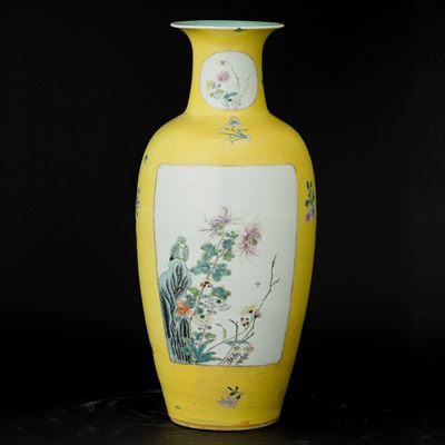 Vaso in Porcellana a Fondo Giallo con Scene Vegetali Entro Riserve, Cina, Repubblica