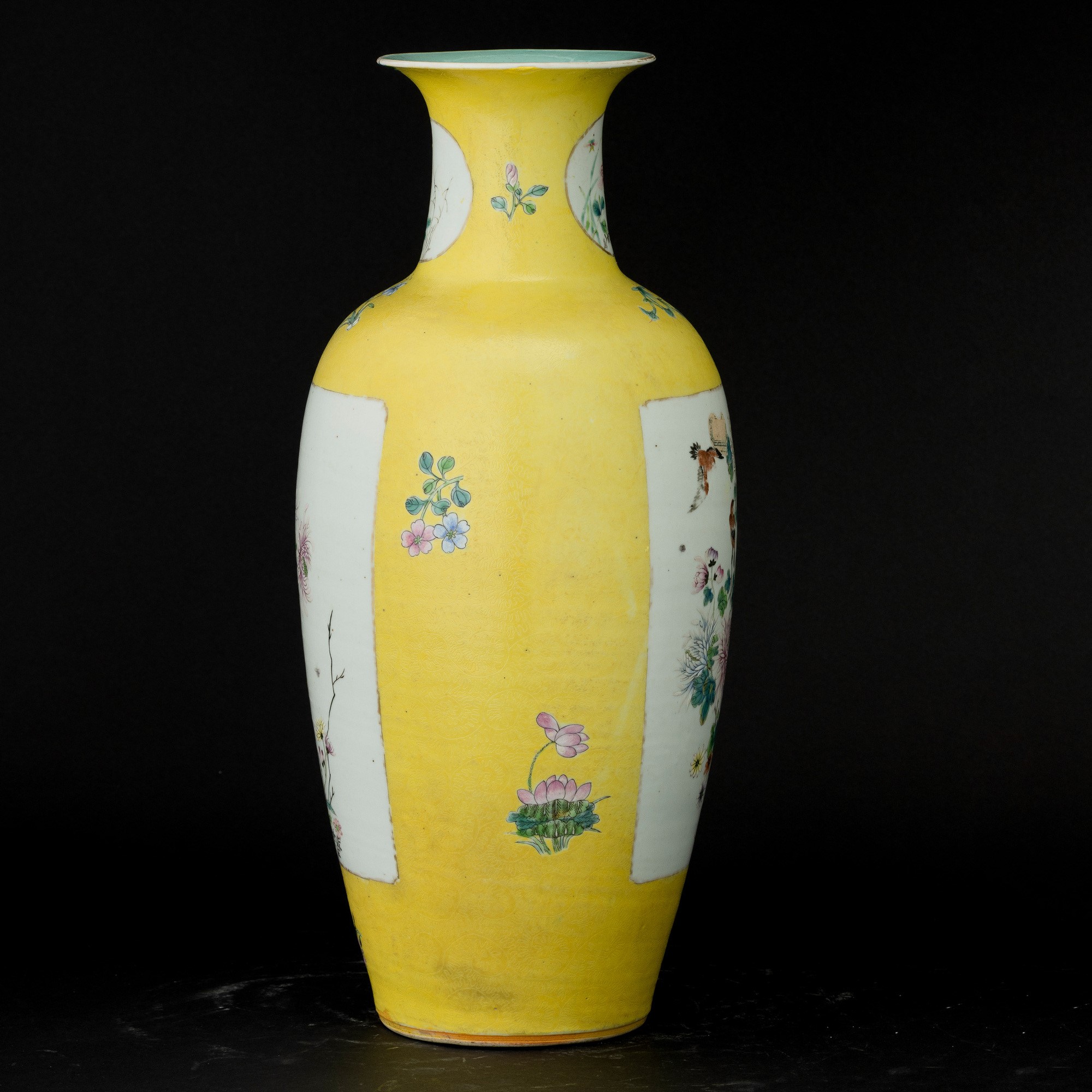 Vaso in Porcellana a Fondo Giallo con Scene Vegetali Entro Riserve, Cina, Repubblica