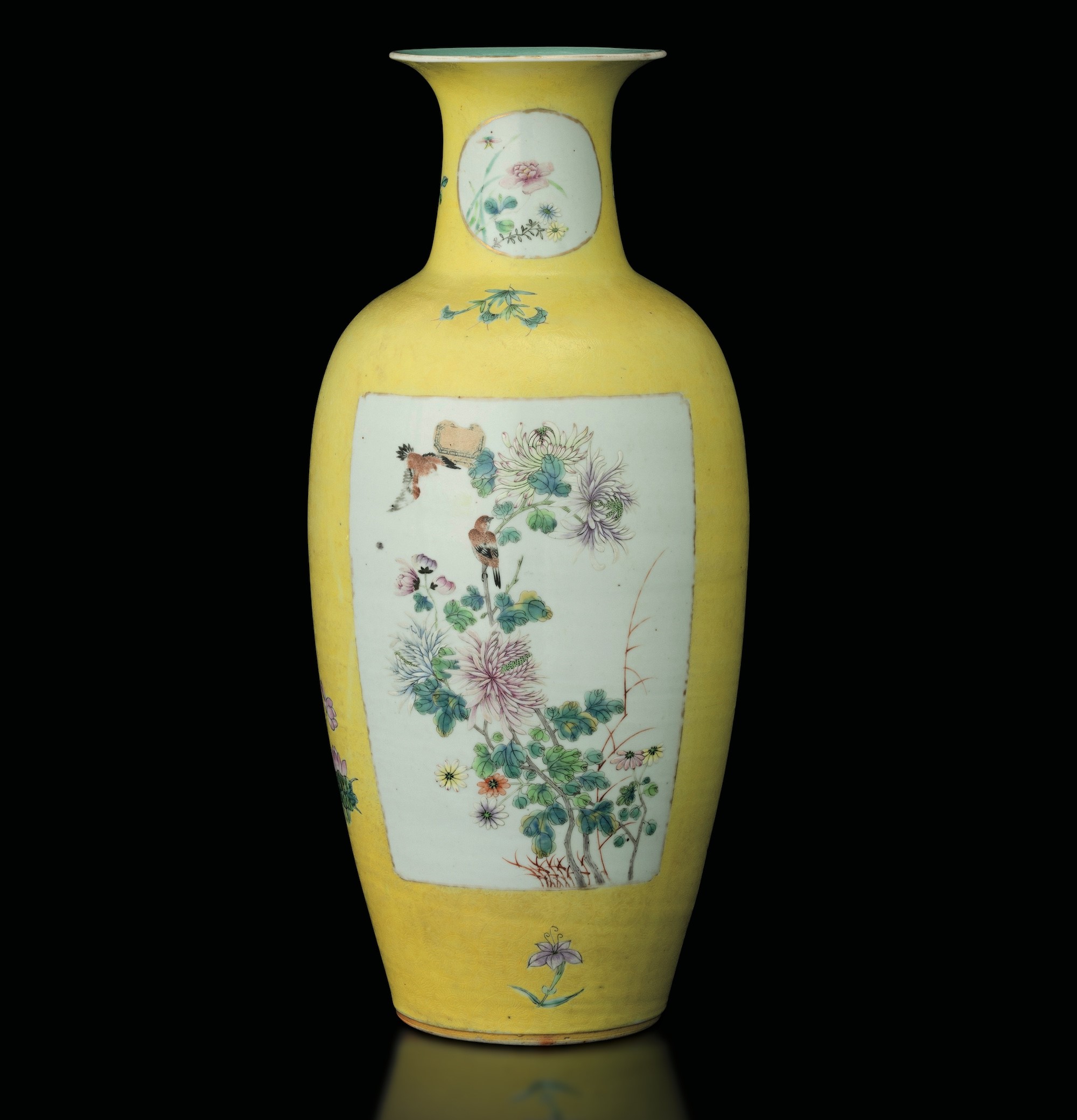 Vaso in Porcellana a Fondo Giallo con Scene Vegetali Entro Riserve, Cina, Repubblica