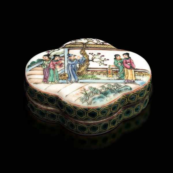 Scatola in porcellana raffigurante scena di corte, Cina, XX secolo