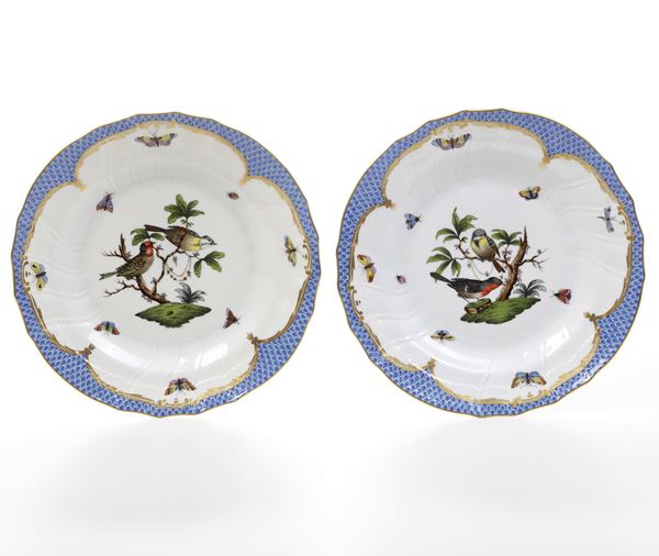 Coppia di piatti “Rothschild”. Ungheria, Manifattura Herend, XX secolo.