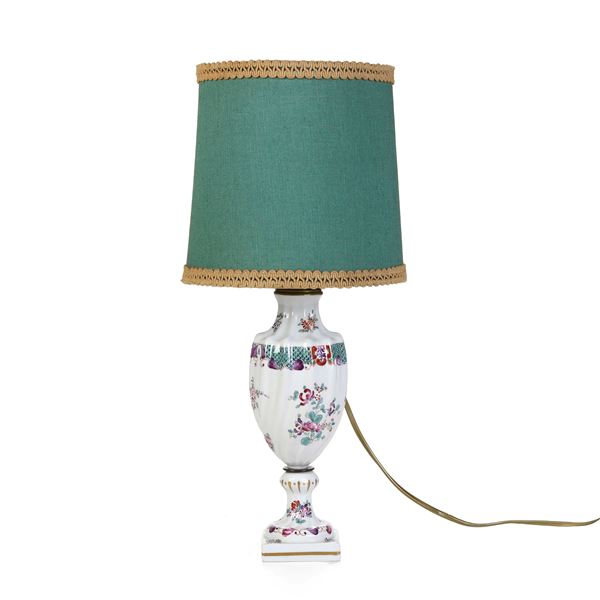 Abat jour in porcellana. Parigi, XX secolo