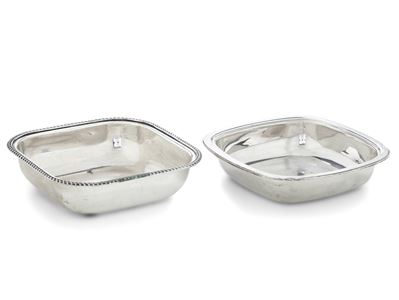 Argenteria italiana del XX secolo, Vassoio e vassoio portapane in argento fuso e sagomato