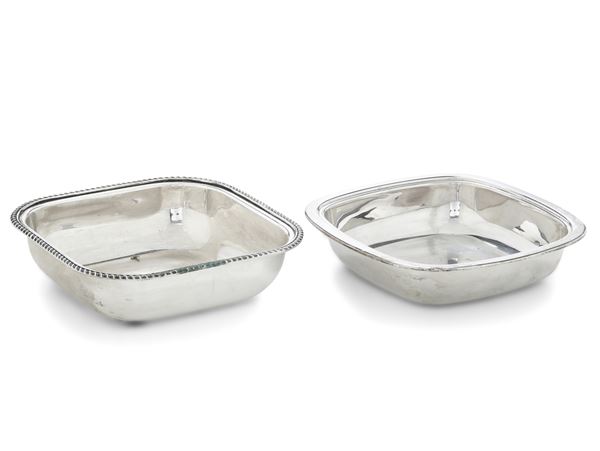 Lotto di un vassoio e un vassoio portapane. Italia, XX secolo 