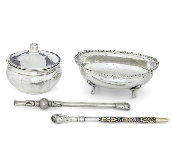 Lotto di due zuccheriere e due cannucce per il mate, Italia, XX secolo (e altre manifatture) 