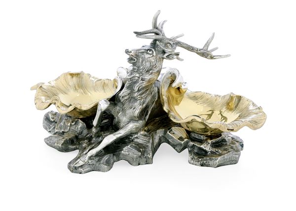 Saliera centrotavola con figura di cervo. Argenteria artistica milanese del XX-XXI secolo. Argentiere Francesco Caputo