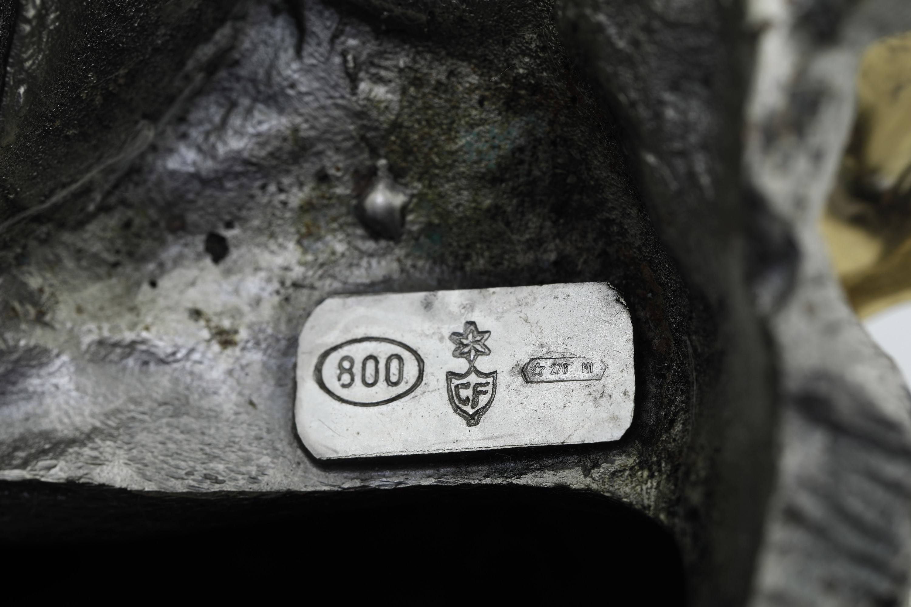Saliera Centrotavola con Figura di Cervo. Argenteria Artistica Milanese del XX-XXI Secolo. Argent...