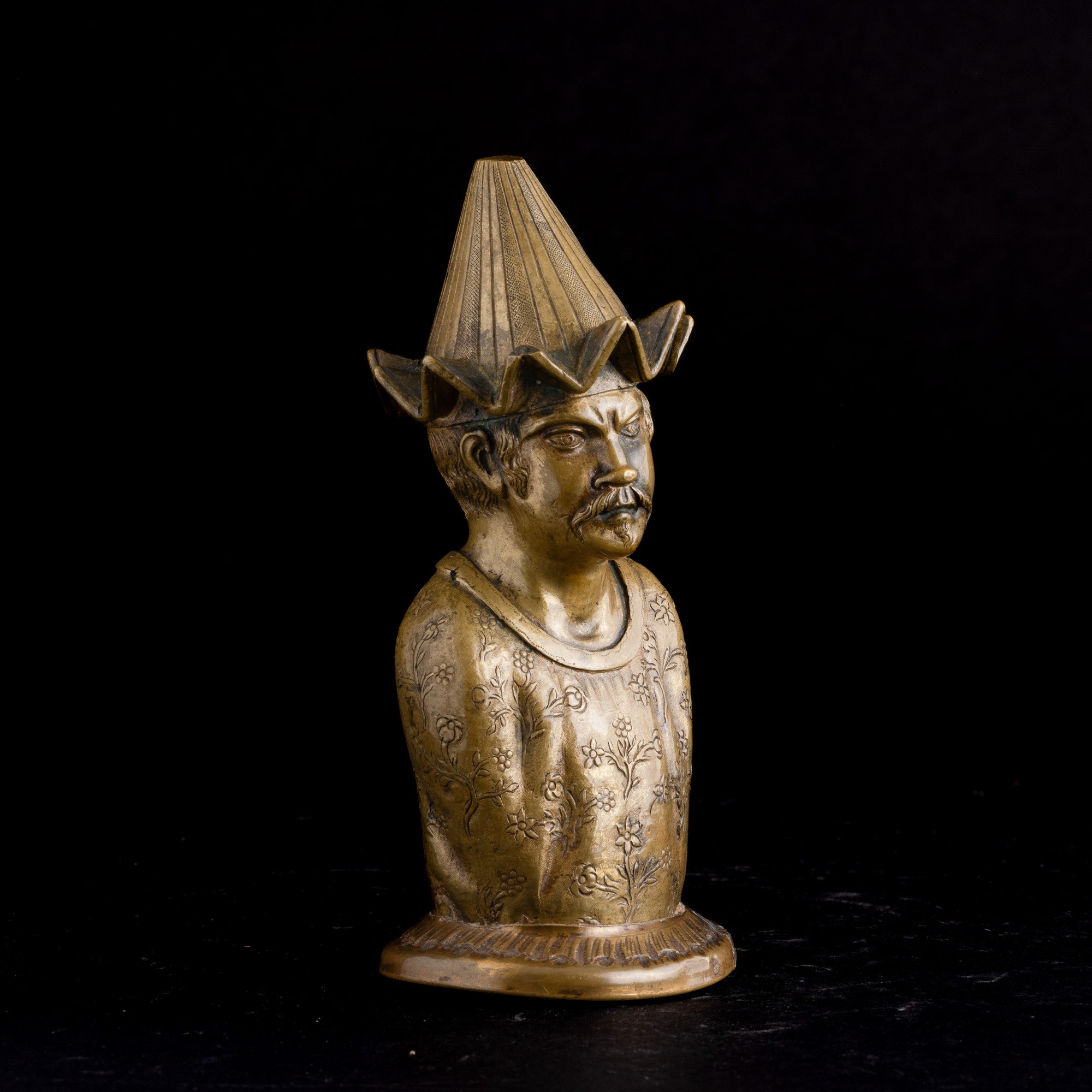 Figura di personaggio maschile, bronzo, India, XX secolo