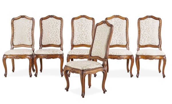 Gruppo di sei sedie in legno intagliato. XVIII secolo