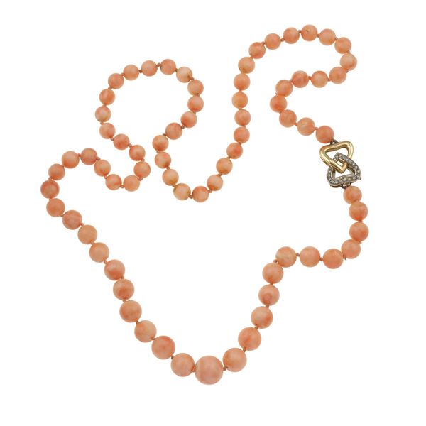 Collana con boules di corallo
