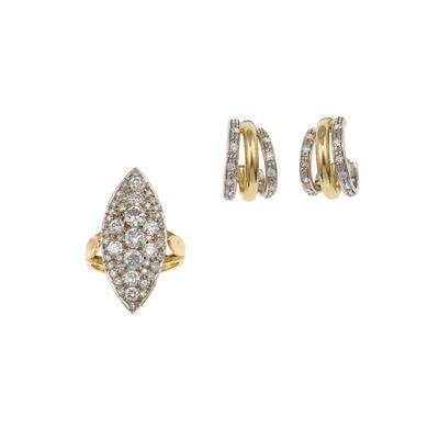 Lotto Composto da Anello a Marquise con Pavè di Diamanti ed un Paio di Orecchini con Piccoli Diam...