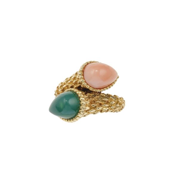Pink coral, green agate and gold ring. French goldmaker's hallmarks