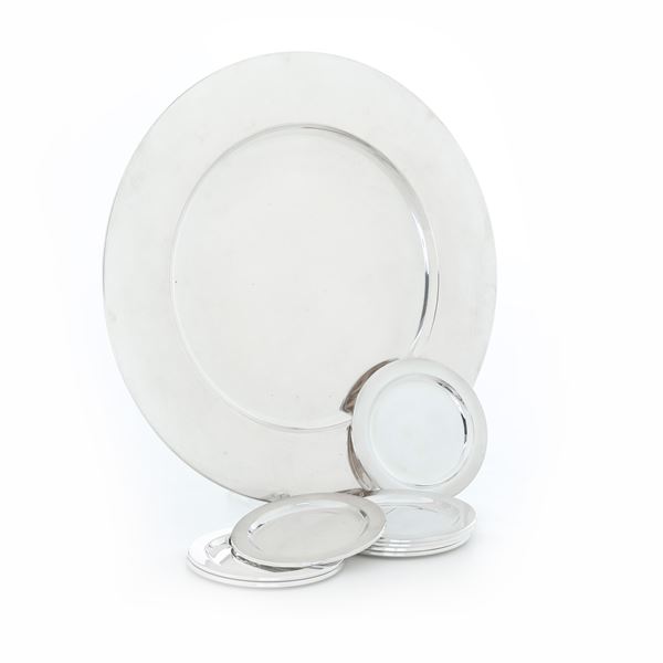 Otto sottobicchieri ed un piatto. Argenteria milanese del XX secolo, argentiere Vavassori & Pirovano