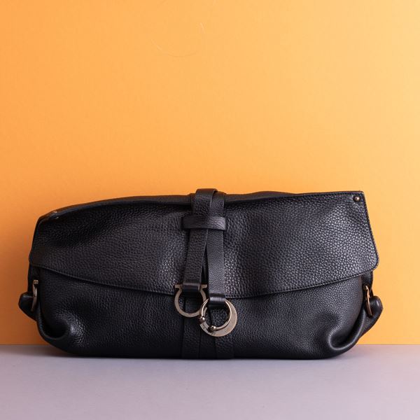 Salvatore Ferragamo Maxi Pochette top chic