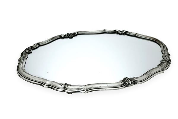 Présentoir a specchio con cornice in argento. Argenteria artistica italiana. Marchio con fascio littorio in uso dal 1935 al 1945. Argentiere Castaudi & Gauterio, Vercelli