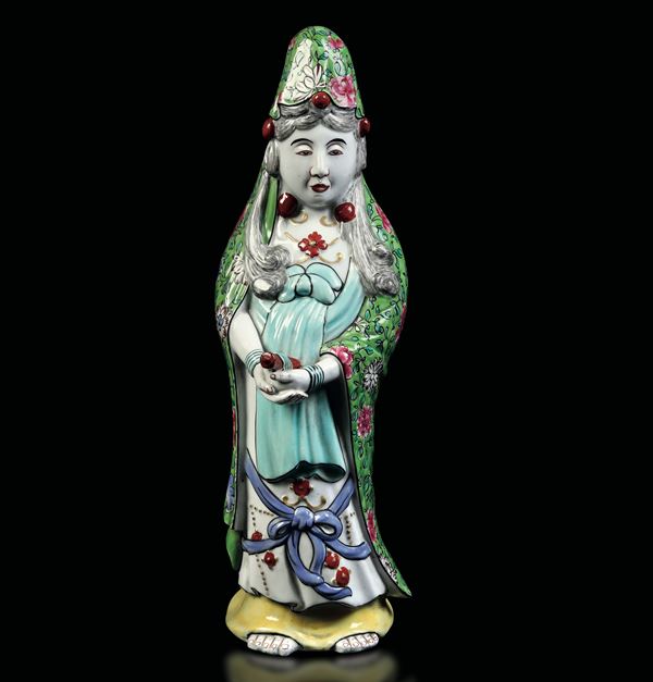 Figura di Guanyin in porcellana policroma, Giappone, periodo Meiji (1868-1912)