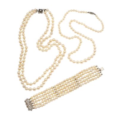 Lotto Composto da Due Collane ed un Bracciale con Perle Coltivate