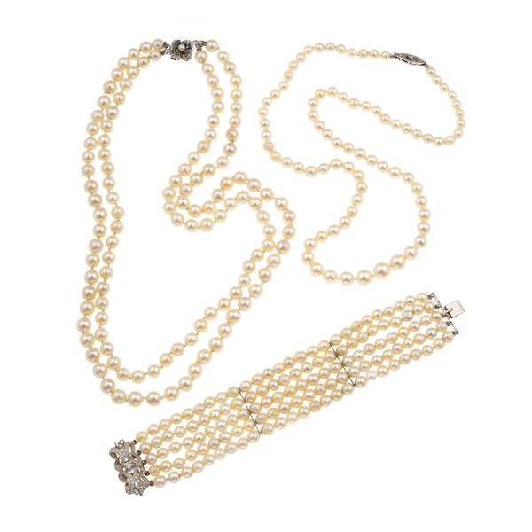 Group of cultures pearl and gold jewels