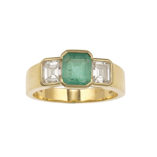 Emerald, diamond and gold ring
