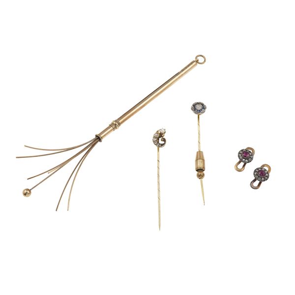 Low karat gold campagne whisk, two tie pins and a pair of studs