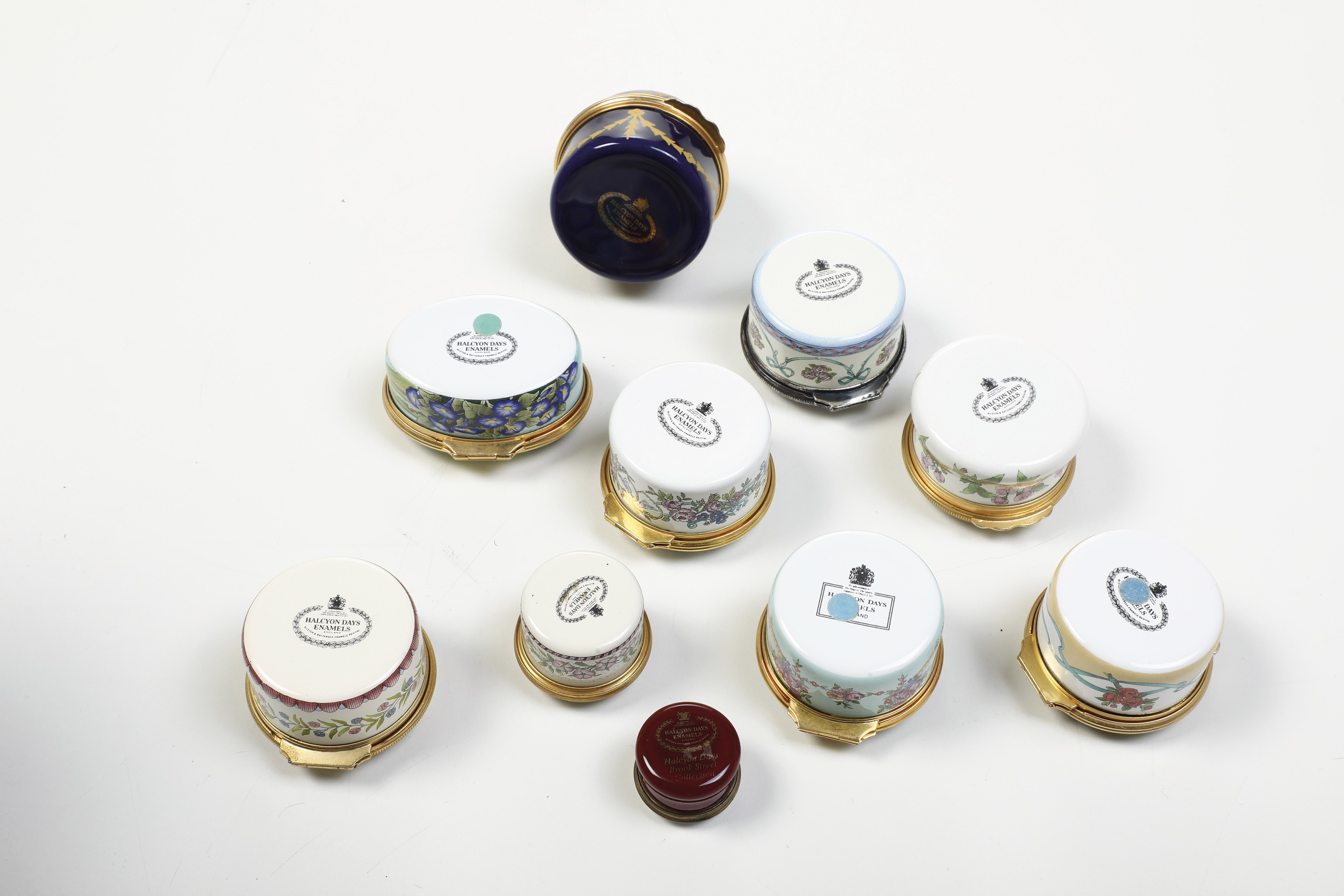 Halcyon Days Enamels, Set di 10 scatoline smaltate (enamels), Inghilterra, fine XX secolo