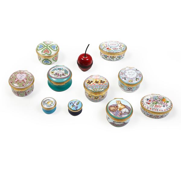 Lotto di 11 scatoline. Inghilterra, Halcyon Days Enamels, fine del XX secolo.