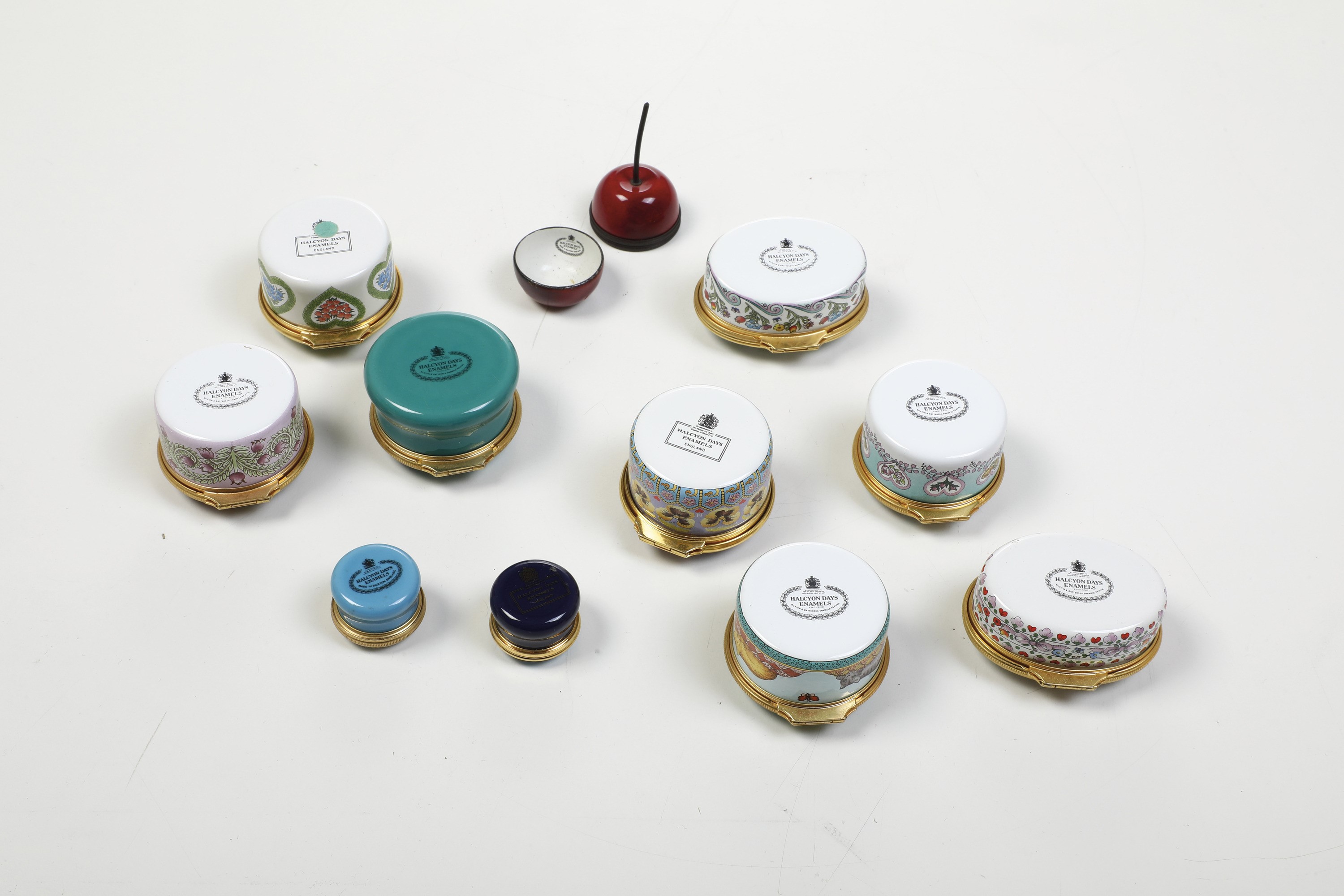 Lotto di 11 Scatoline.inghilterra, Halcyon Days Enamels, Fine del XX Secolo.