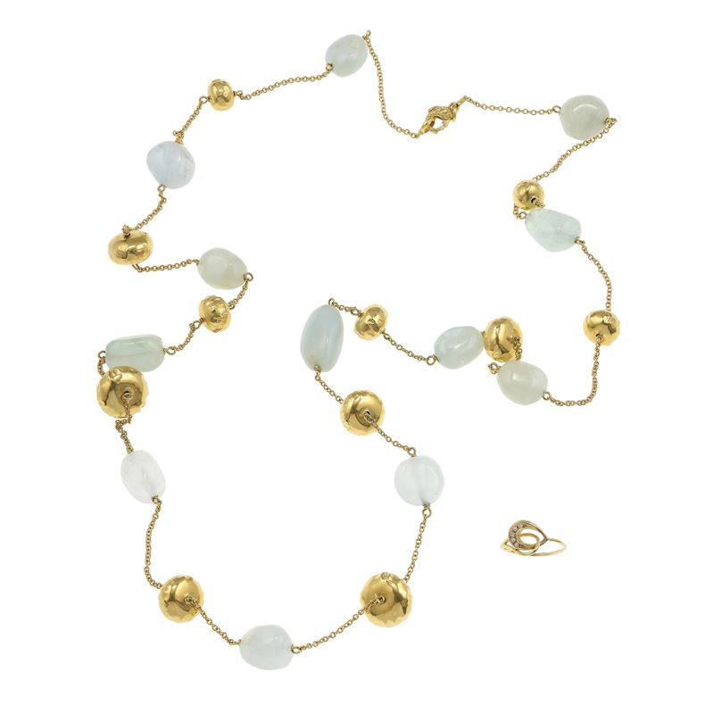 Collana con acquamarina burattata ed inserti in oro ed un piccolo anello con diamanti  - Asta Gioielli - Cambi Casa d'Aste