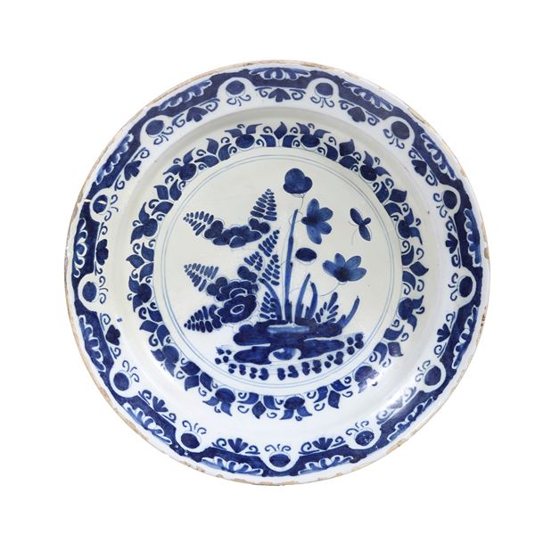 Piatto. Delft, XVIII secolo.