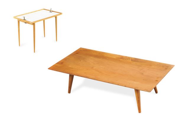 Due tavolini da letto in legni diversi. XX secolo