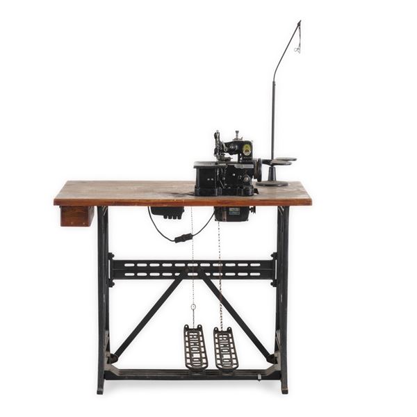 Macchina da cucire Virgilnio Rimoldi & C., modello "Stella Z.". XX secolo