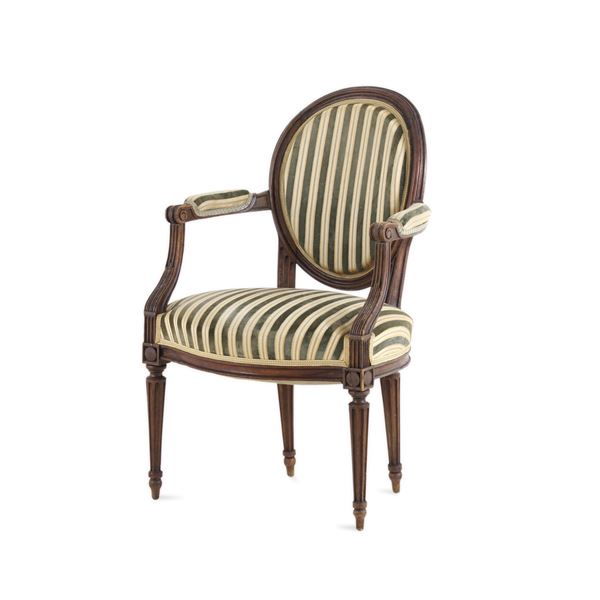 Poltrona in legno intagliato stile Luigi XVI