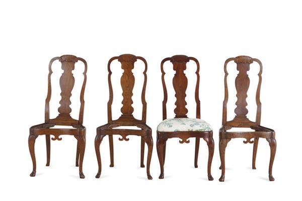 Quattro sedie in legno. XVIII secolo