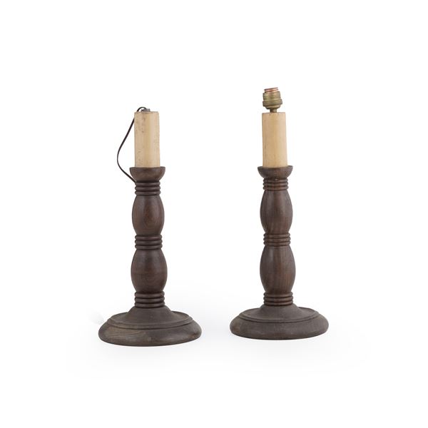 Coppia di candelieri in legno
