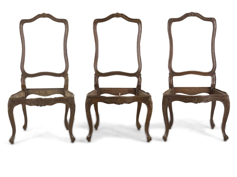 Tre sedie in legno intagliato stile Luigi XV. XX secolo  - Auction Antiques - Cambi Casa d'Aste