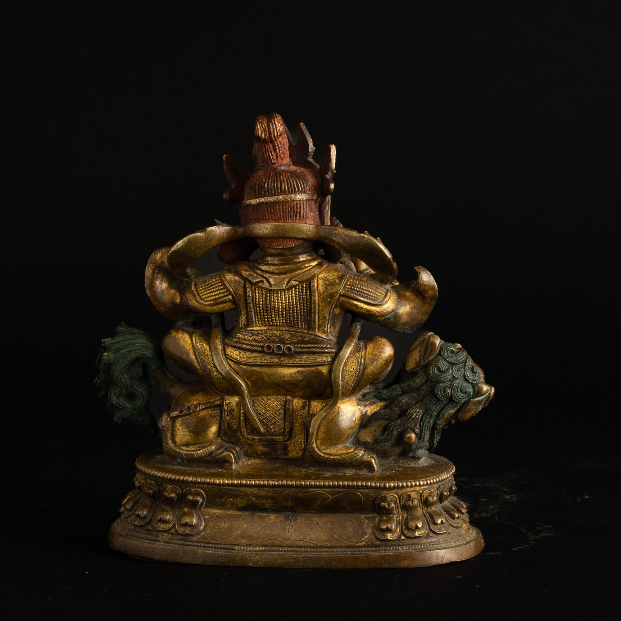 Figura in Bronzo Dorato con Tracce di Policromia Raffigurante Vaishravana su Doppio Fiore di Loto...
