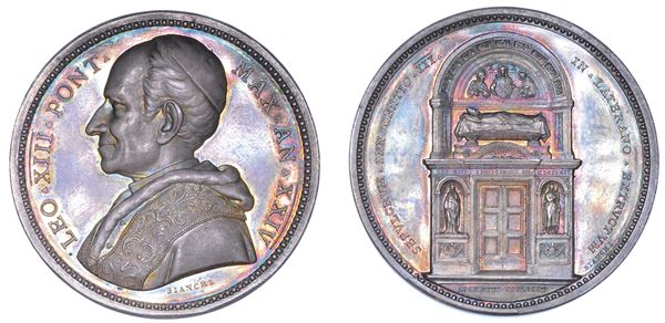ROMA. LEONE XIII (Vincenzo Gioacchino Luigi Pecci), 1878-1903. Medaglia annuale in argento A. XXIV (1901). Monumento sepolcrale di Innocenzo III.
