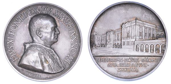 VATICANO. PIO XI (Achille Ratti), 1922-1939. Medaglia annuale in argento 1932/A. XI. La nuova Pinacoteca Vaticana.