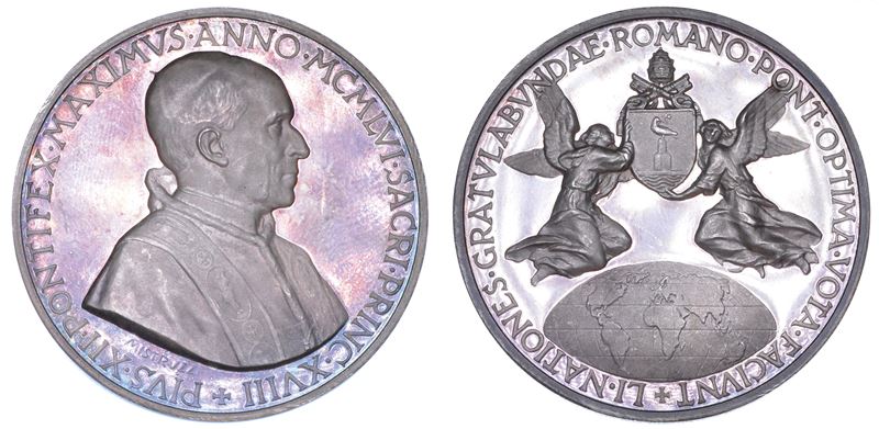VATICANO. PIO XII (Eugenio Pacelli), 1939-1958. Medaglia straordinaria in argento 1956/A. XVIII. Omaggio Ufficiale Mondiale al Pontificato di Pio XII.  - Auction Numismatics - Medals and popes - II - Cambi Casa d'Aste