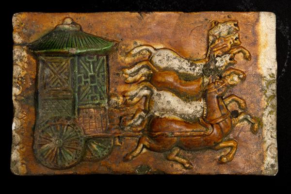 Rara placca in terracotta Sancai raffigurante cavalli, Cina, Dinastia Ming, XV secolo