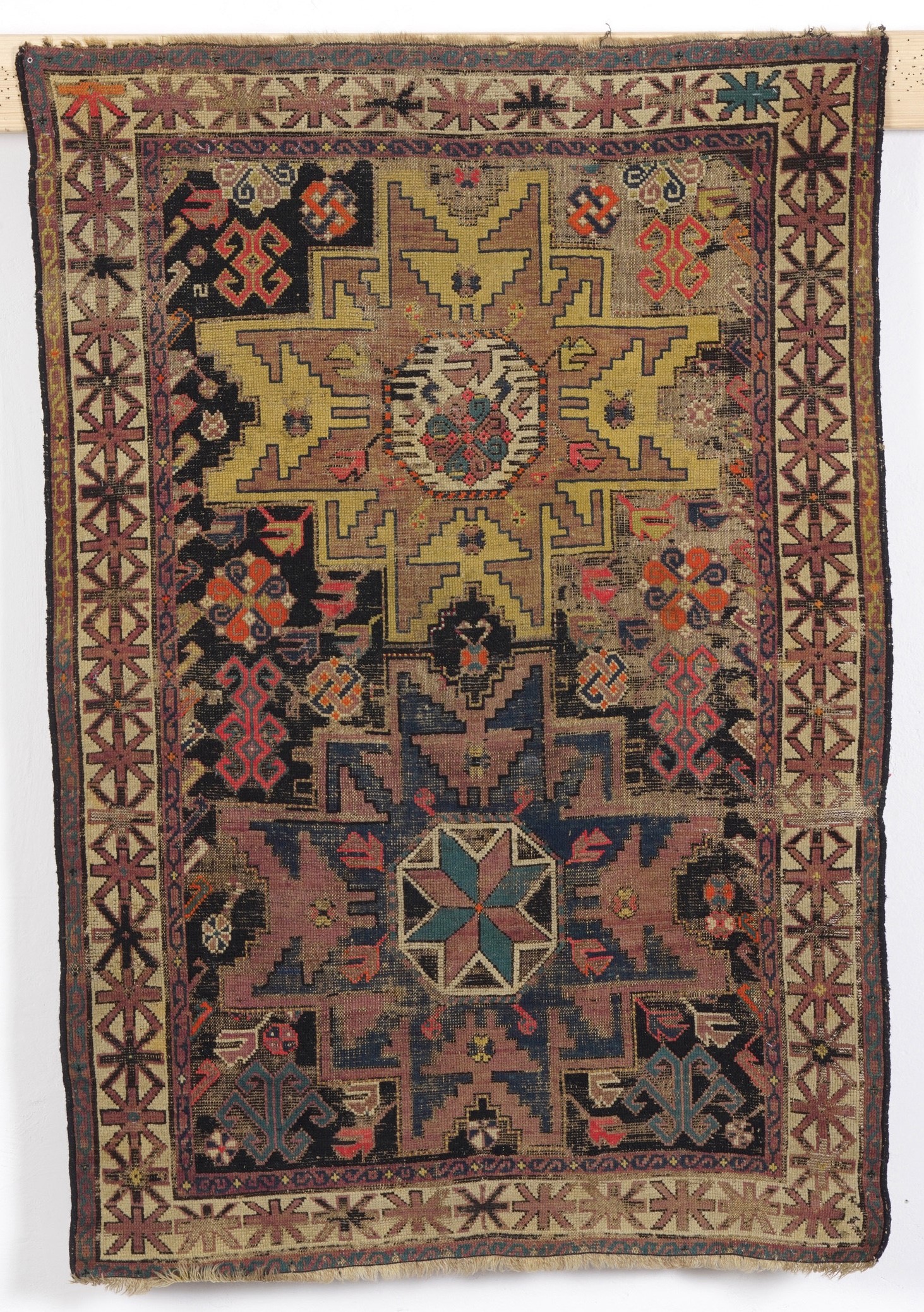 Lotto di Due Tappeti uno Kirman Persia Fine XIX Secolo, L’altro Shirvan Caucaso Inizio XX Secolo