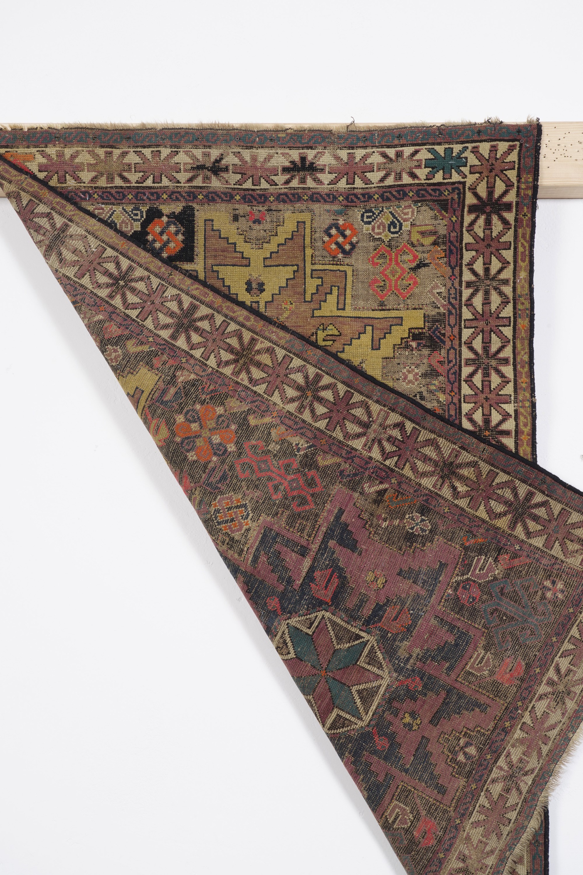 Lotto di Due Tappeti uno Kirman Persia Fine XIX Secolo, L’altro Shirvan Caucaso Inizio XX Secolo