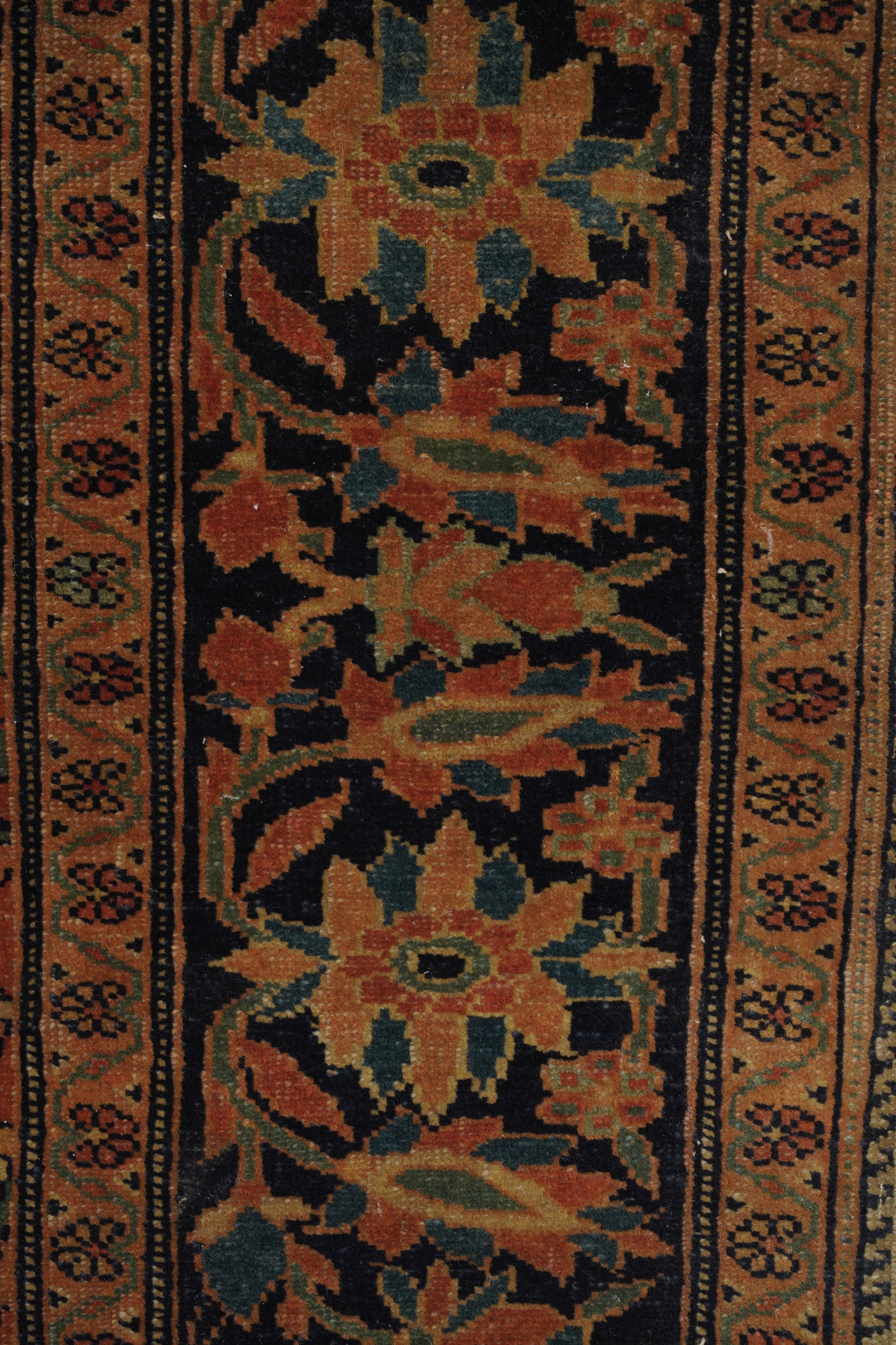 Lotto di Due Tappeti Sarouk Persia Fine XIX Inizio XX Secolo