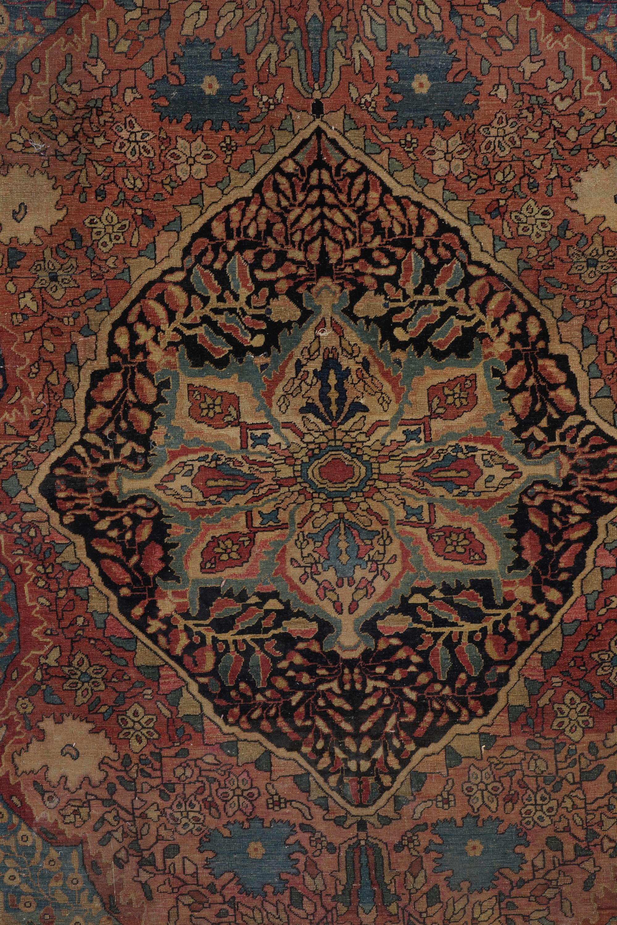 Lotto di Due Tappeti Sarouk Persia Fine XIX Inizio XX Secolo