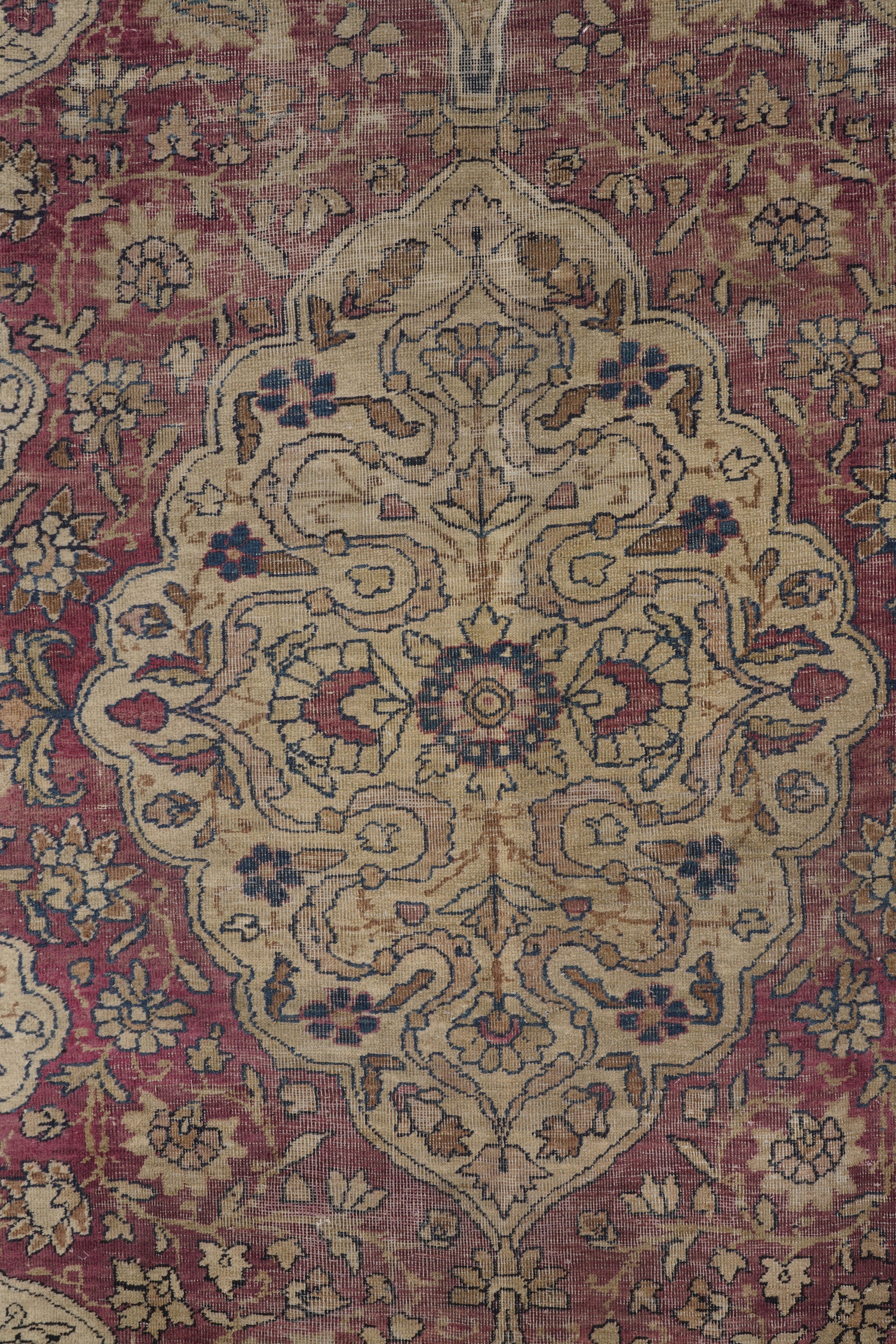 Lotto di Due Tappeti, Sarouk Persia Inizio XX Secolo, Sarouk Persia Inizio XX Secolo Campo Bianco...