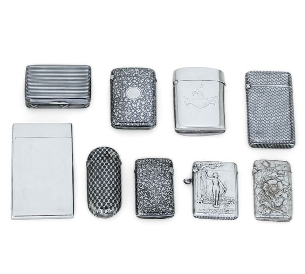 Insieme di otto portafiammiferi e una scatola. Differenti manifatture europee, inizio XX secolo