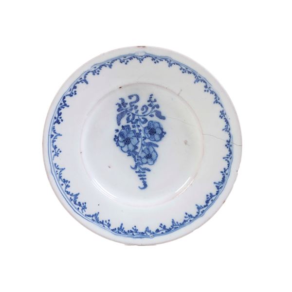 Piatto.<BR>Savona, Fabbrica Chiodo-Peirano, circa metà del XVIII secolo.