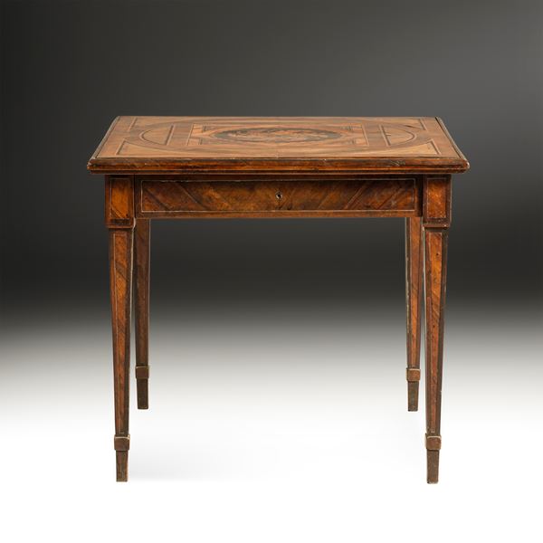 Tavolino da gioco. Attribuito a Giuseppe Maggiolini (Parabiago, 1738 – 1814) e bottega. Lombardia, fine XVIII secolo