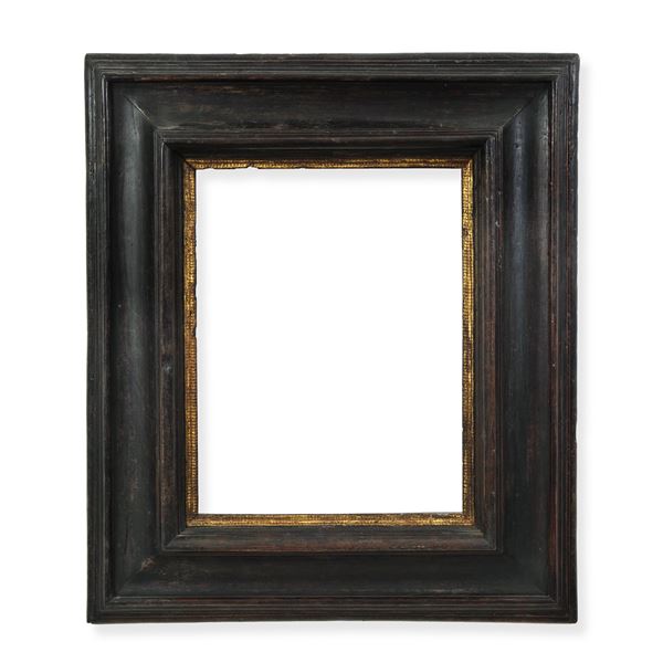 Cornice in legno intagliato ed ebanizzato. XVII secolo